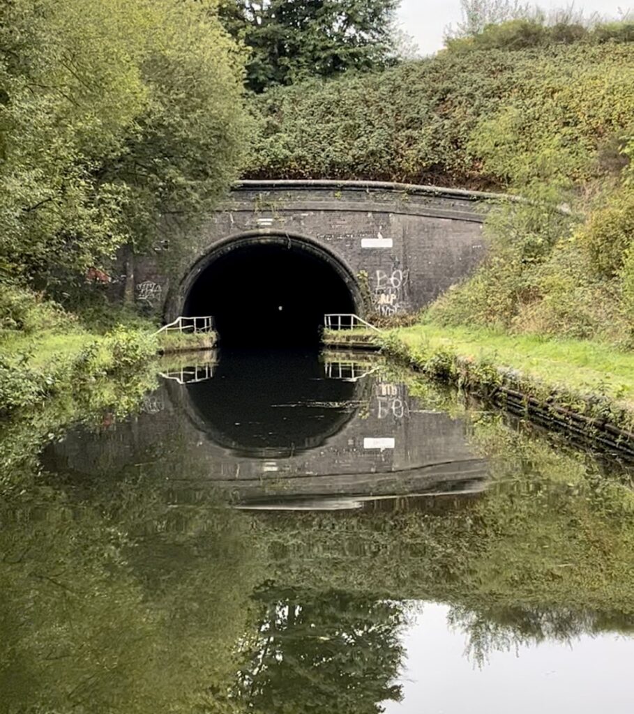 The Tunnel(s) of Love - The Sumpners Afloat